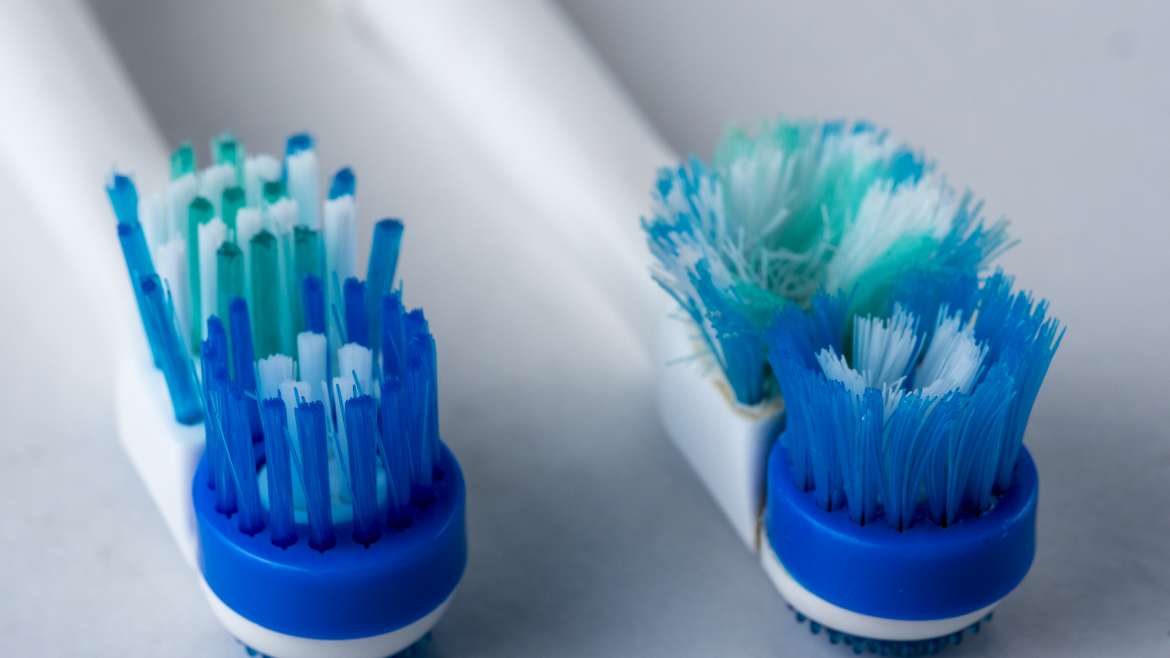 Otros usos para cepillos de dientes viejos